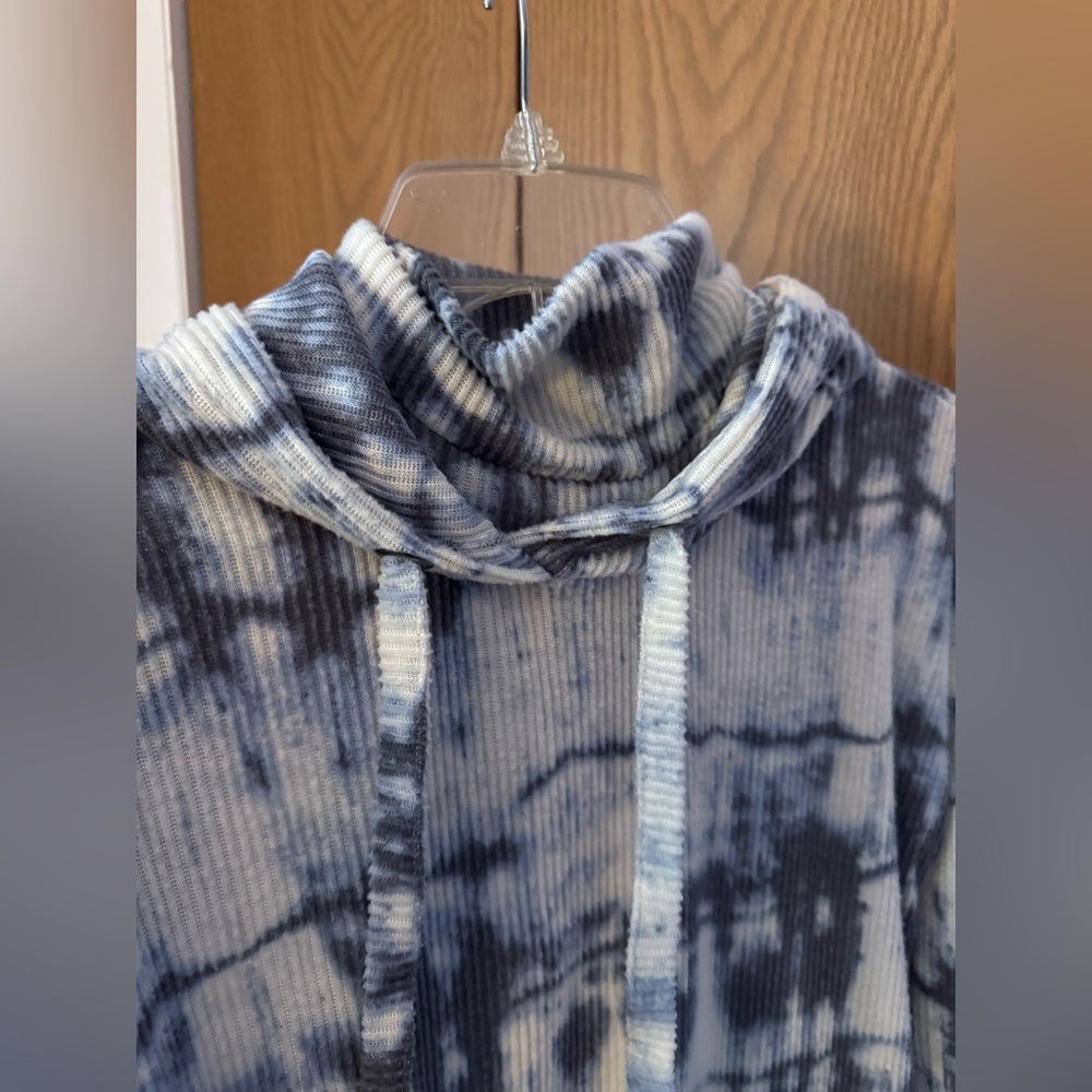 Like New French Laundry Navy Blue Tie Dye Pullover Hooded Sweater Size Small - Picture 2 of 6